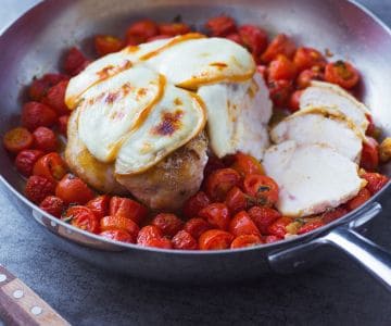 Peito de frango assado com queijo scamorza