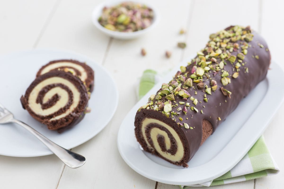 Rocambole de chocolate e pistache
