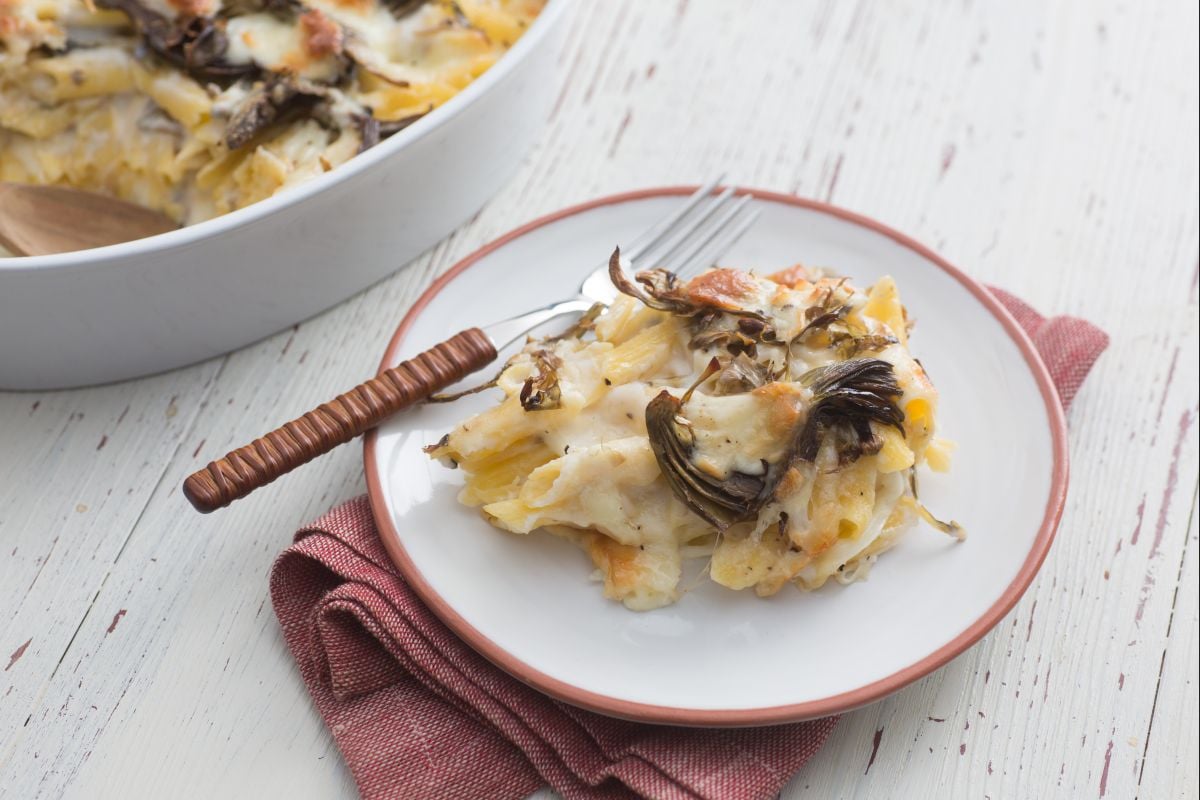 Macarrão de forno com alcachofras e scamorza