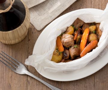 Papillotes de vitela e legumes