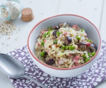 Orzotto com bacon, legumes e queijo