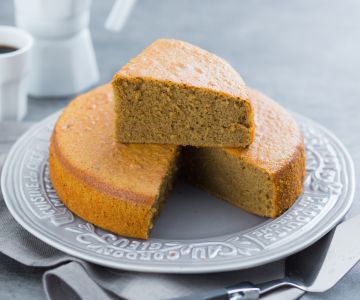 Bolo de leite quente e café