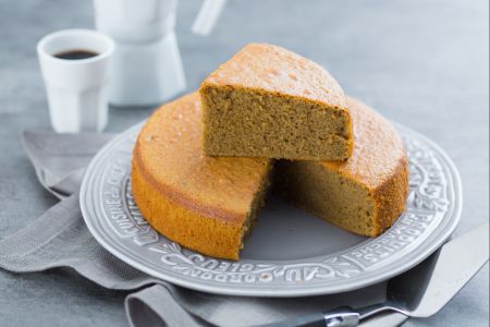 Bolo de leite quente e café