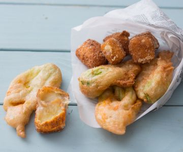 Cuoppo de queijo e flores