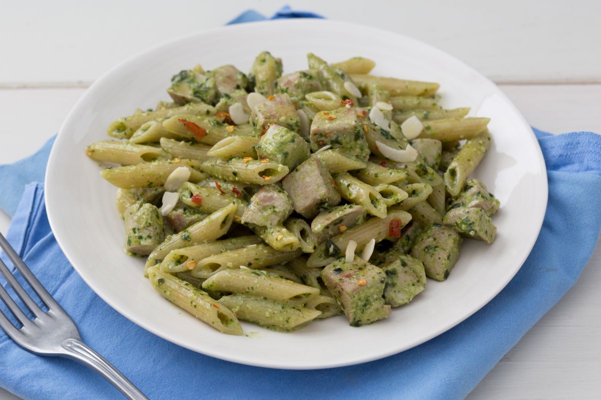 Massa com pesto e atum fresco