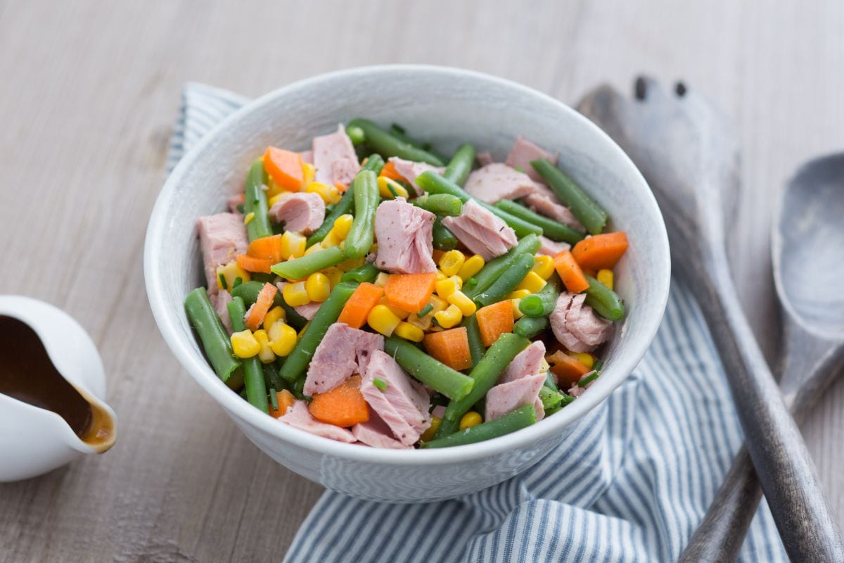 Salada de vagem, cenoura, milho e atum
