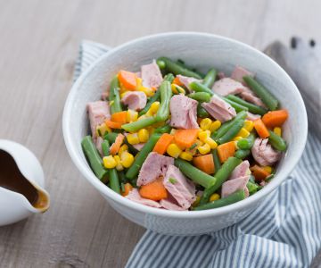 Salada de vagem, cenoura, milho e atum