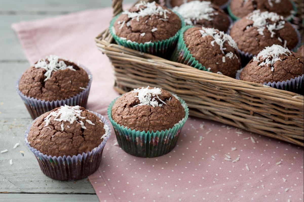 Muffin de coco e chocolate