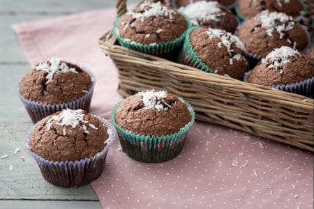 Muffin de coco e chocolate