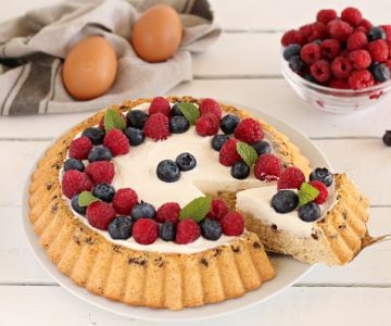 Bolo macio com iogurte e frutas