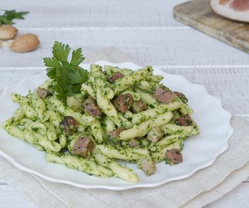 Massa com pesto de salsa e speck