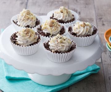 Copinhos de chocolate crocantes com creme de mascarpone