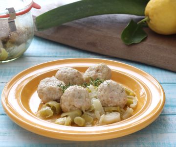 Almôndegas de frango na cocção em pote